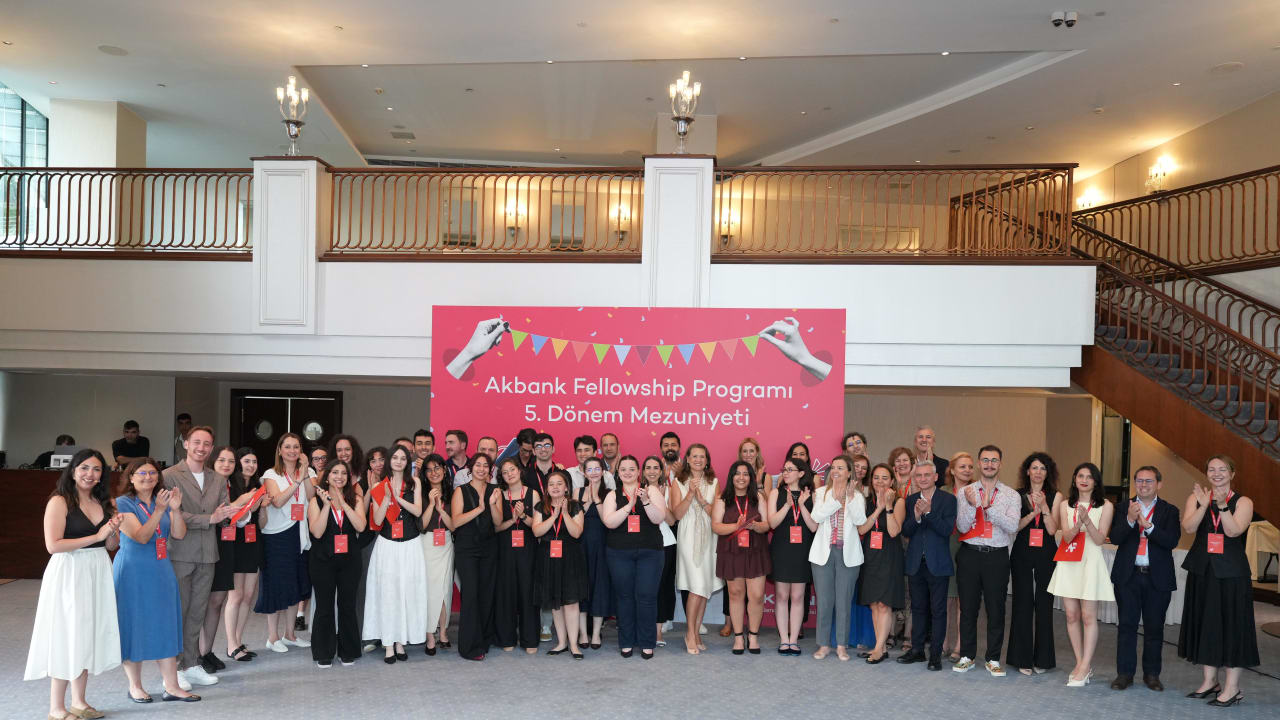 Akbank Fellowship Programı 5. Dönem Mezunlarını Verdi