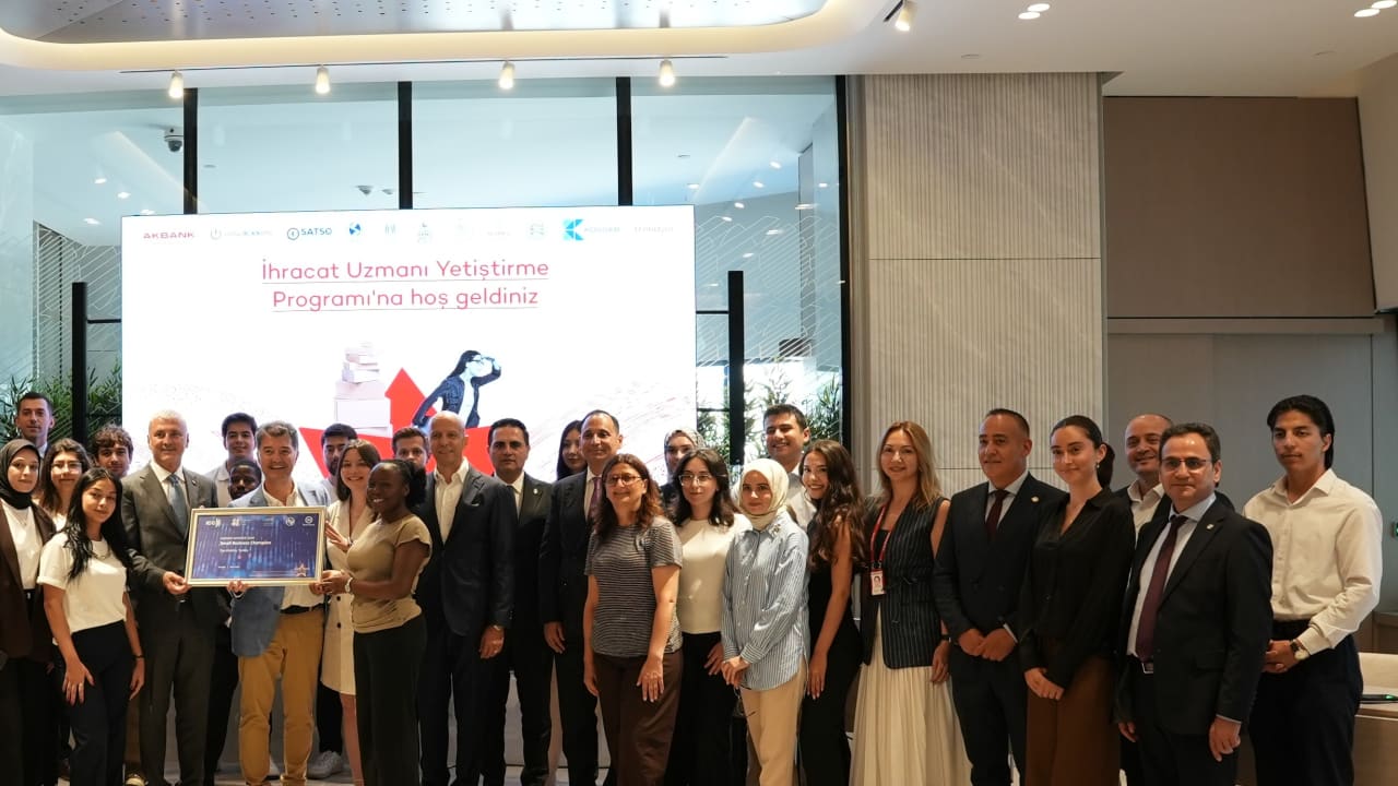 Akbank Gençlik Akademisi’nin ‘Export Talent Programı’ İlk Mezunlarını Verdi