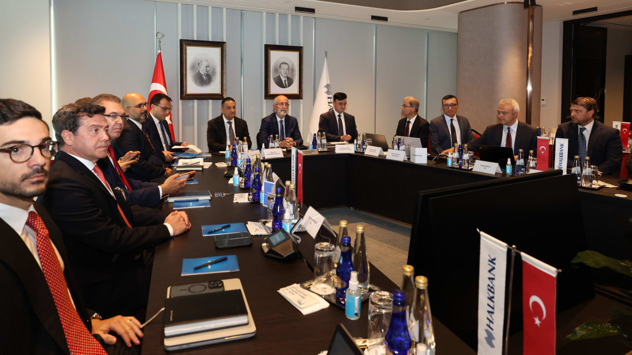 Halkbank Üçüncü Halka Arz İçin Yatırımcılarla Buluştu